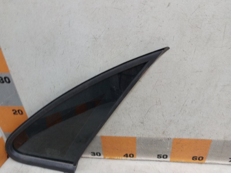 Стекло кузовное глухое левое