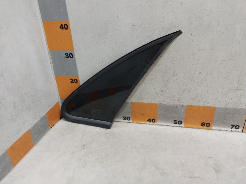 Стекло кузовное глухое левое