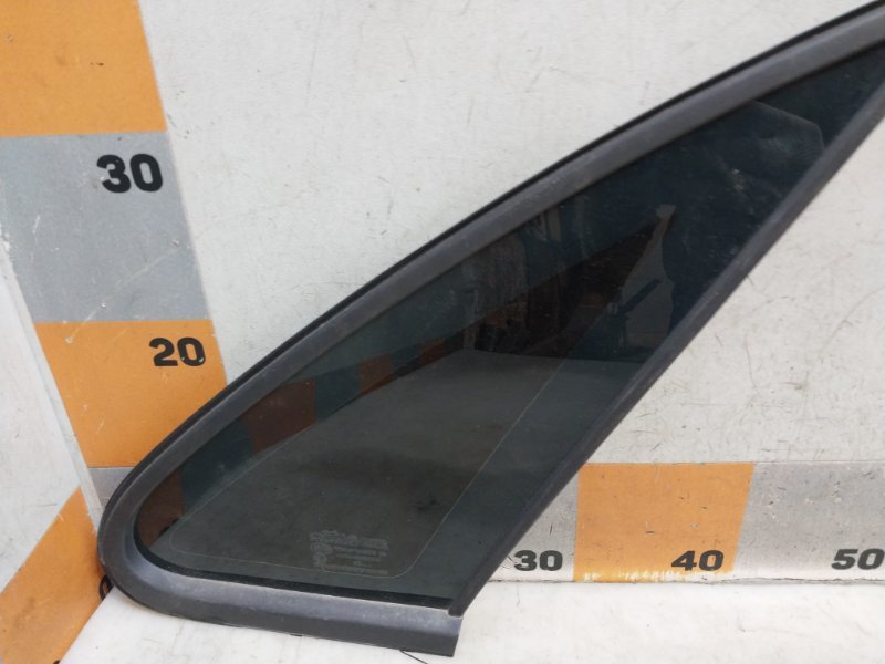 Стекло кузовное глухое левое