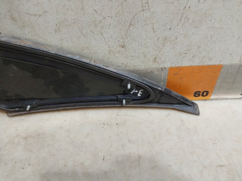 Стекло кузовное глухое левое