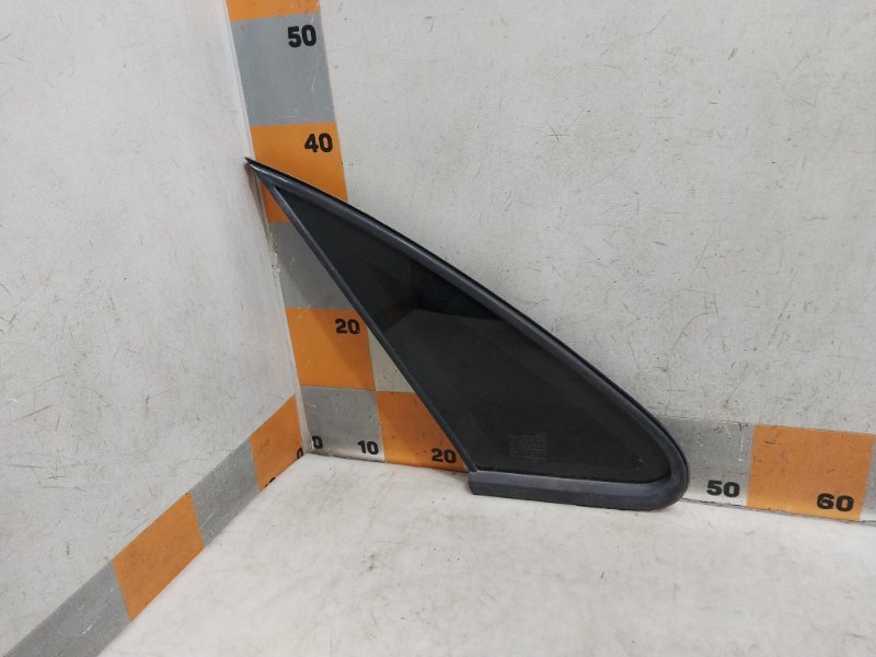 Стекло кузовное глухое левое