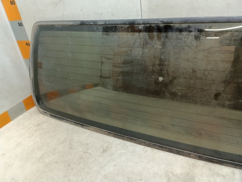 Стекло двери багажника