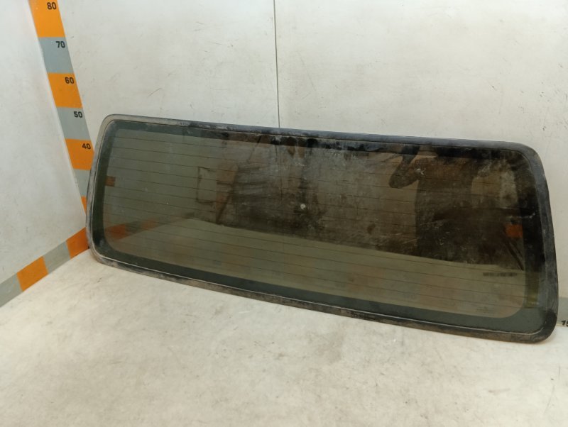 Стекло двери багажника