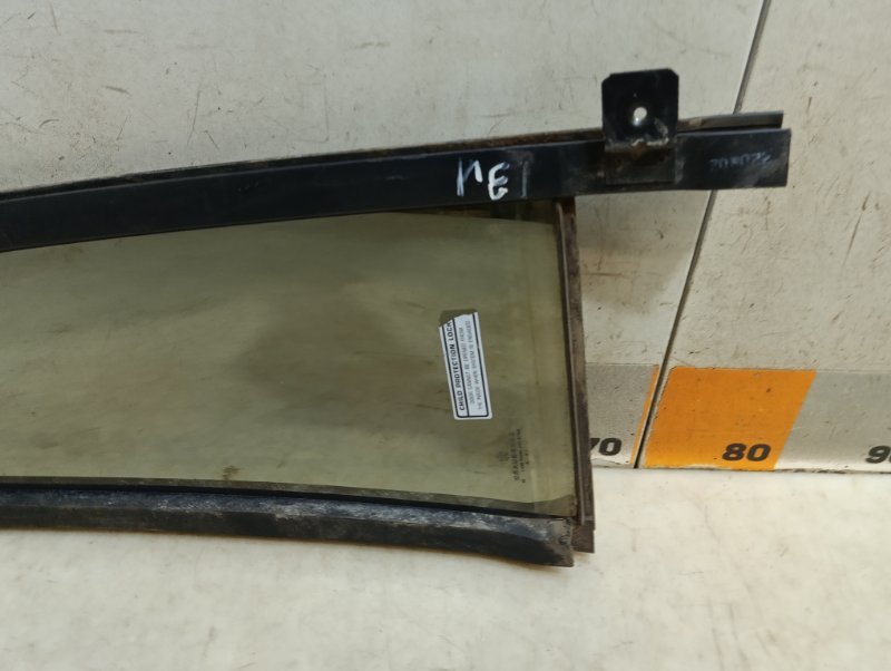 Стекло двери задней левой