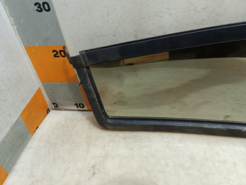 Стекло двери задней левой