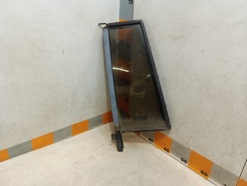 Стекло двери задней левой