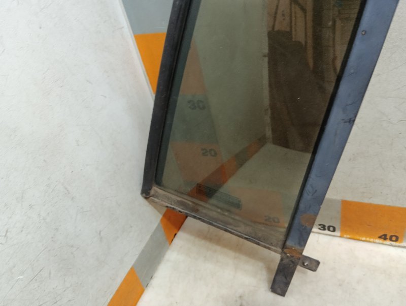 Стекло двери задней правой