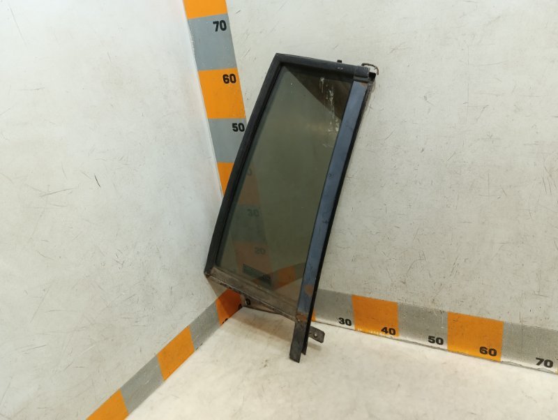 Стекло двери задней правой