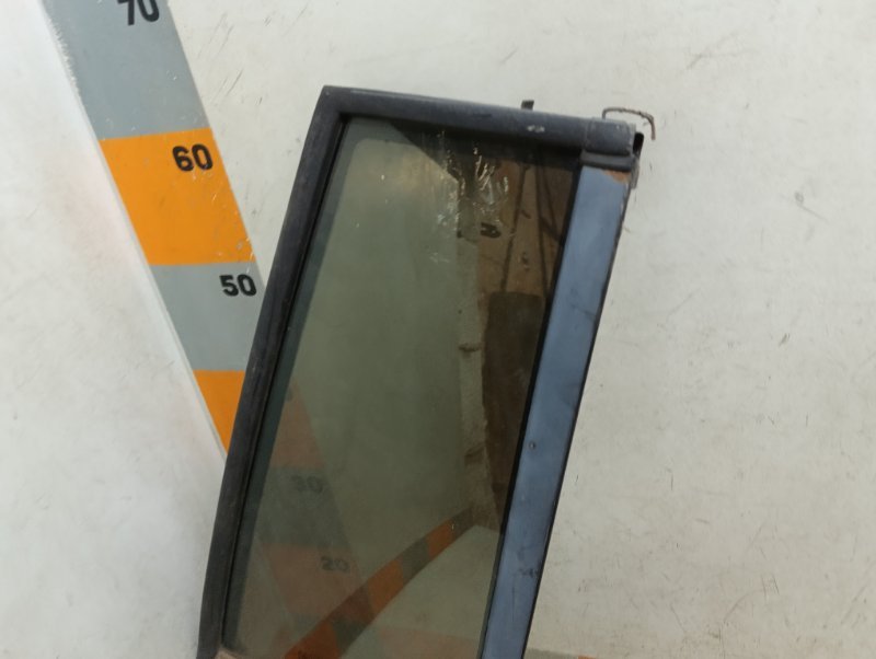Стекло двери задней правой