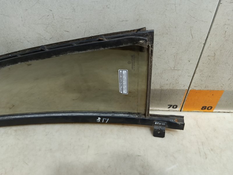 Стекло двери задней правой