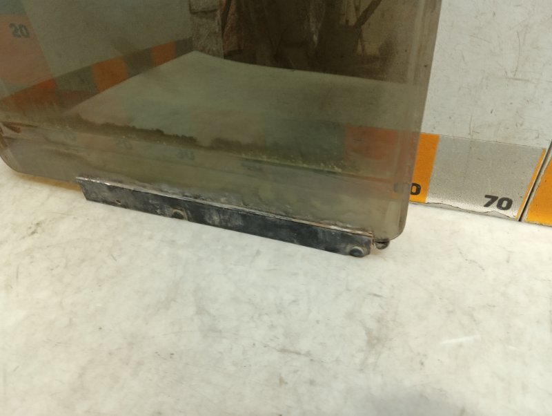 Стекло двери задней правой