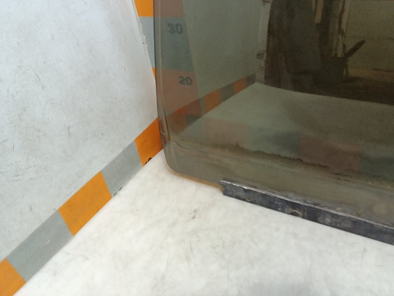 Стекло двери задней правой