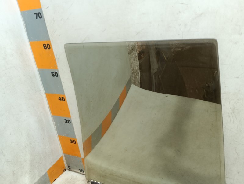 Стекло двери задней правой