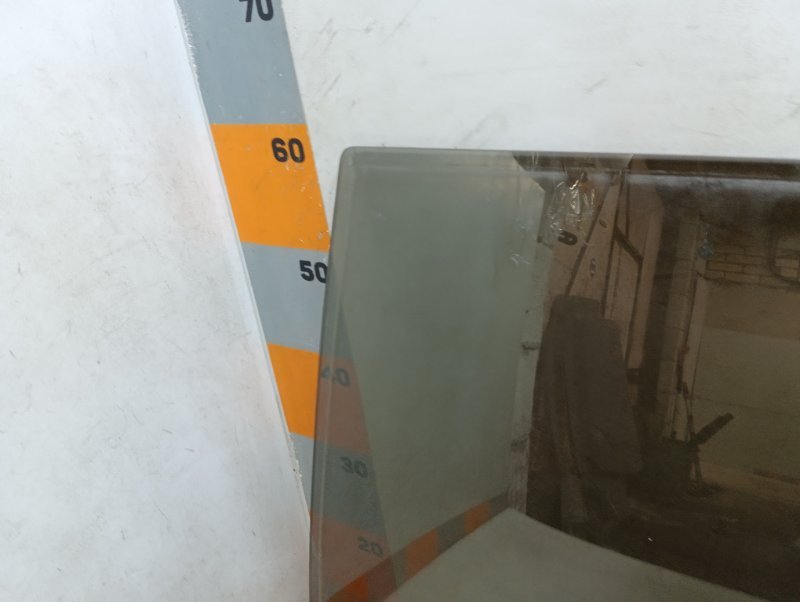 Стекло двери задней правой