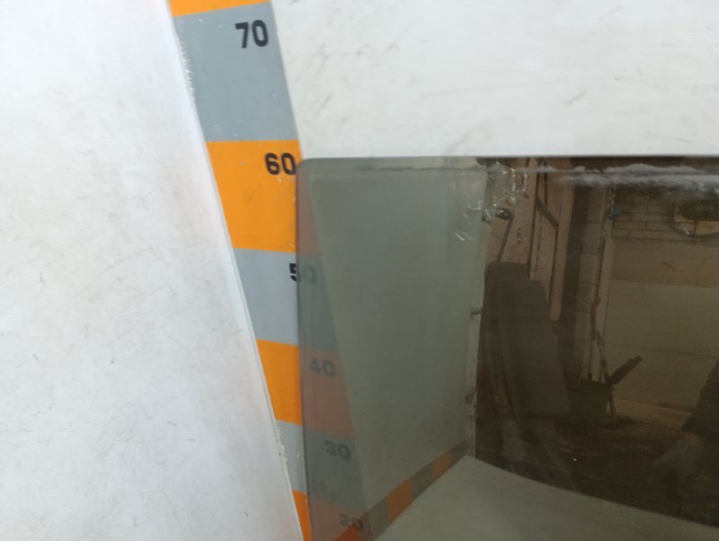 Стекло двери задней левой