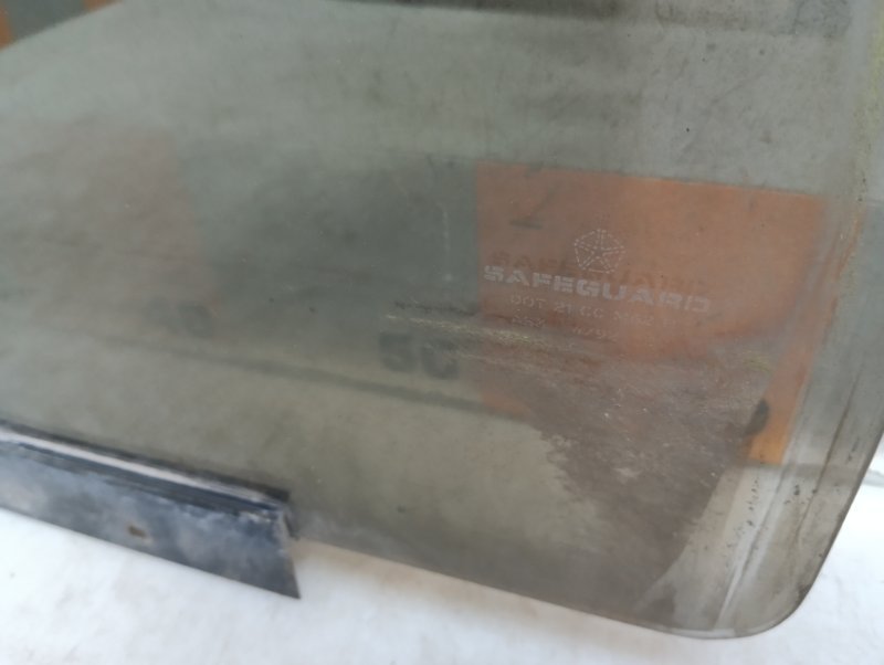 Стекло двери задней левой