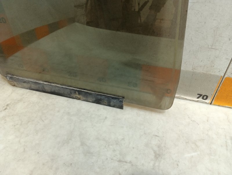 Стекло двери задней левой