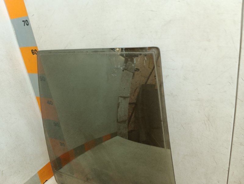 Стекло двери задней левой