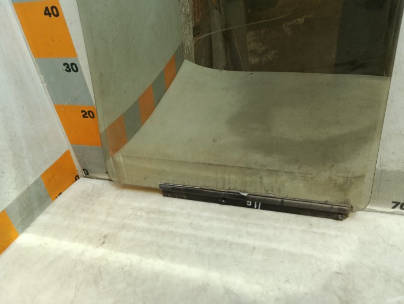 Стекло двери задней левой