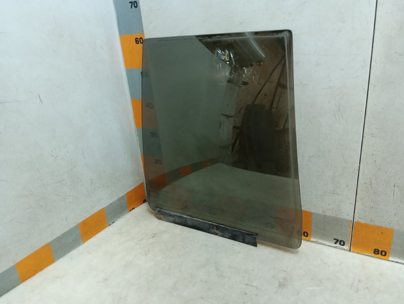 Стекло двери задней левой