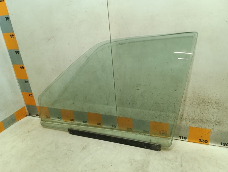 Стекло двери передней левой