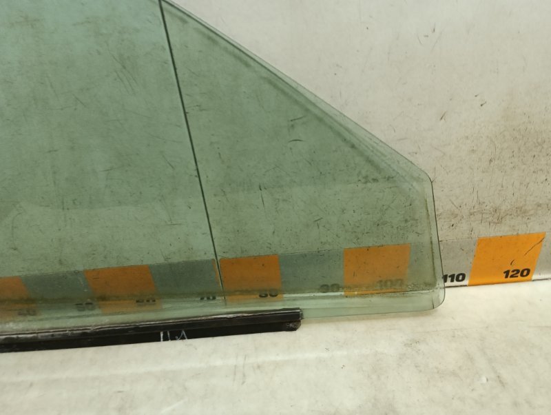 Стекло двери передней левой