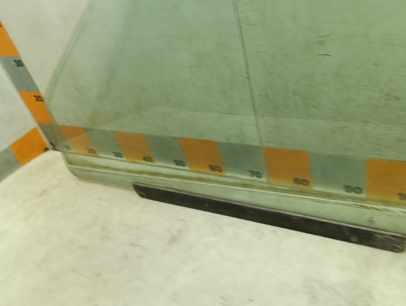 Стекло двери передней левой