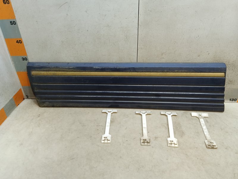 Накладка двери передней левой