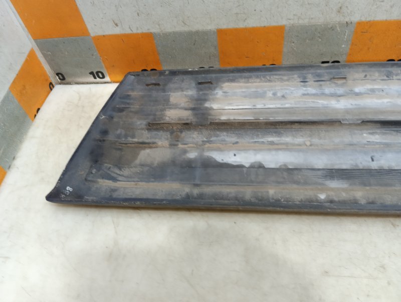 Накладка двери передней левой