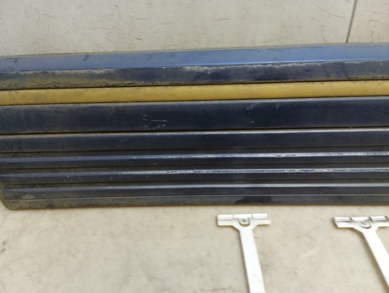 Накладка двери передней левой