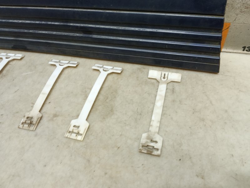 Накладка двери передней левой