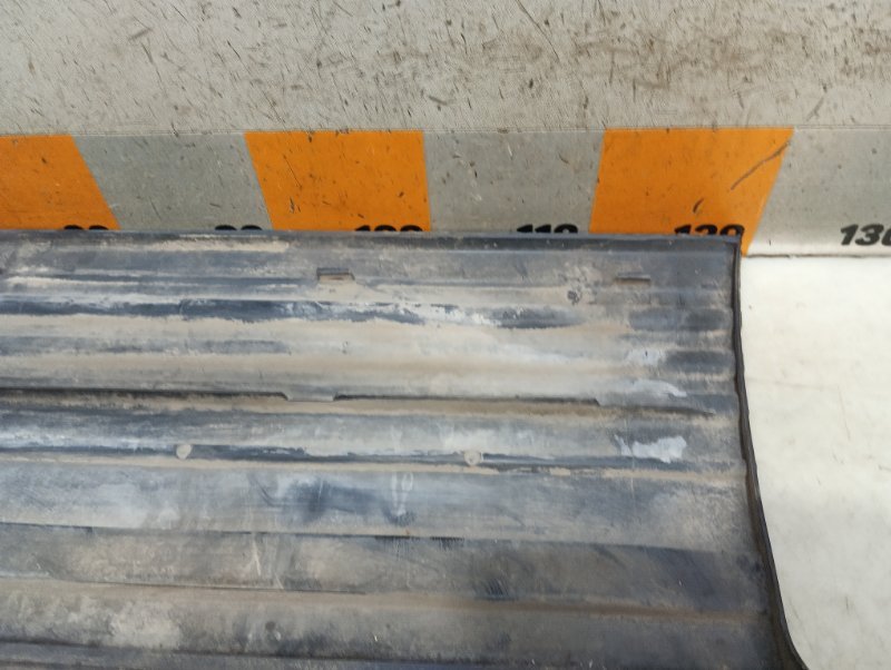 Накладка двери передней левой