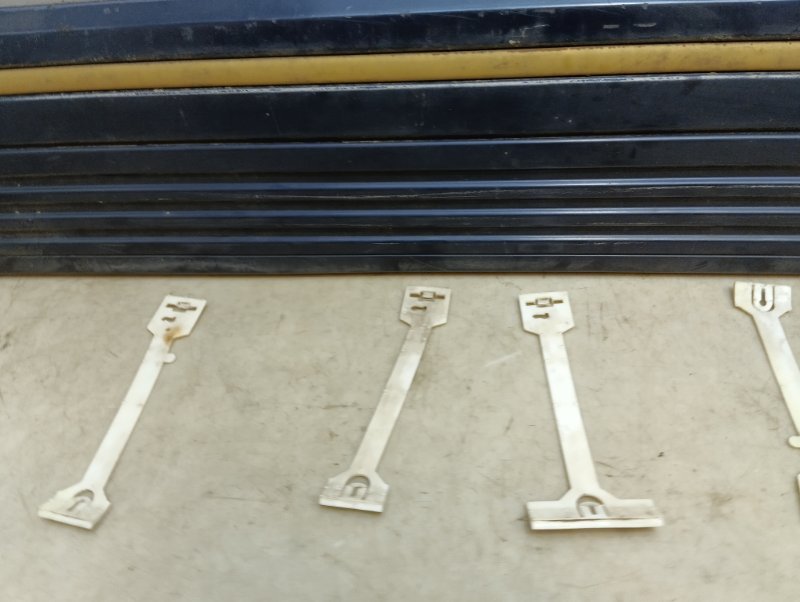 Накладка двери передней правой