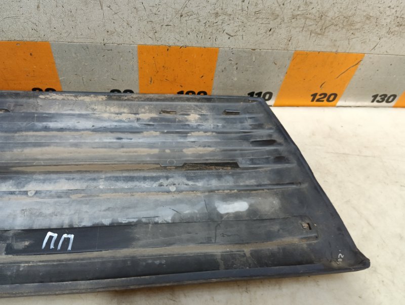 Накладка двери передней правой