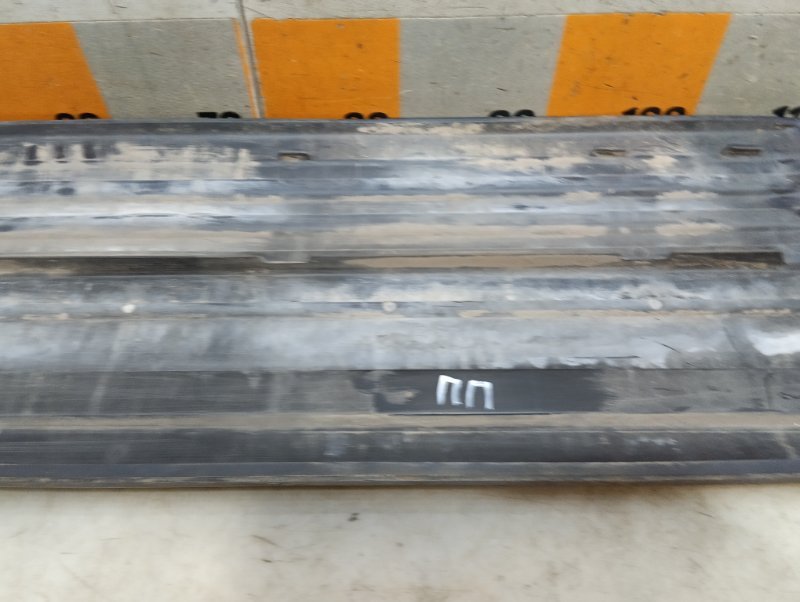 Накладка двери передней правой