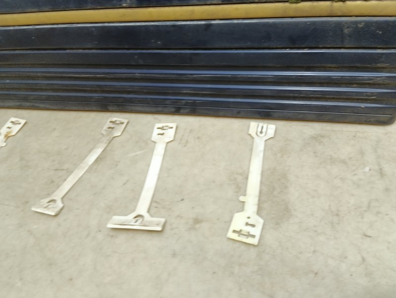 Накладка двери передней правой