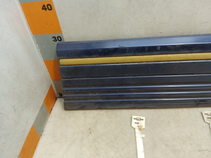 Накладка двери передней правой