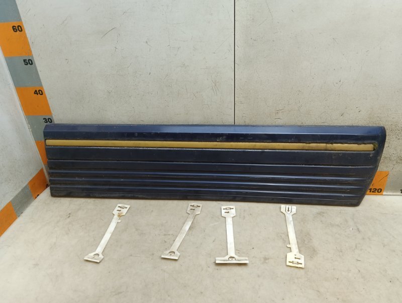 Накладка двери передней правой