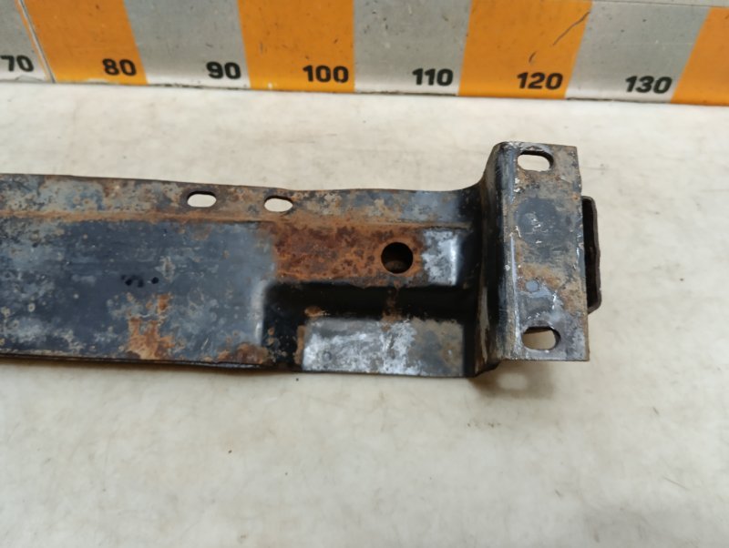 Усилитель переднего бампера