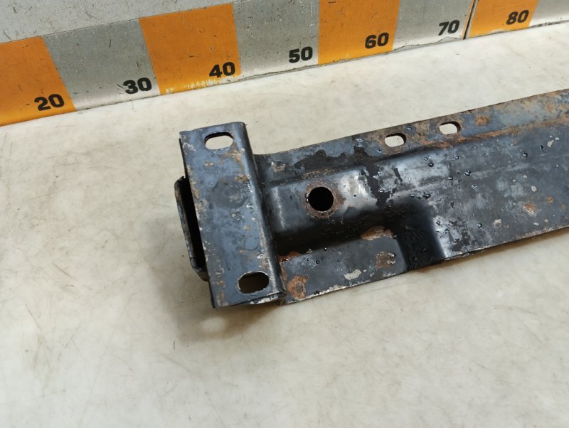 Усилитель переднего бампера