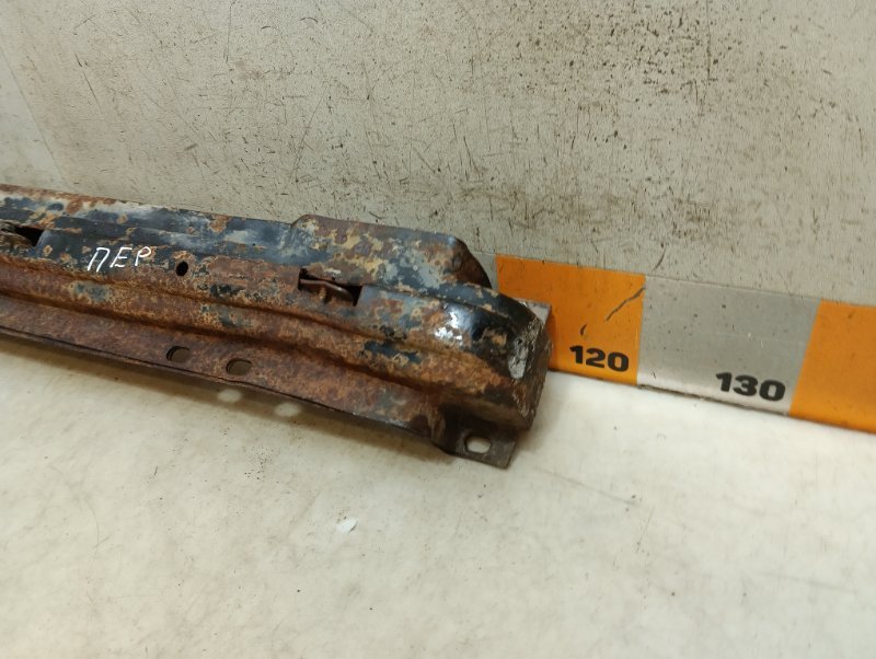 Усилитель переднего бампера