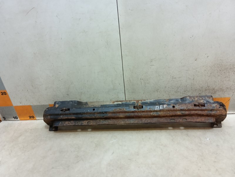 Усилитель переднего бампера