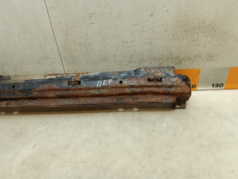 Усилитель переднего бампера