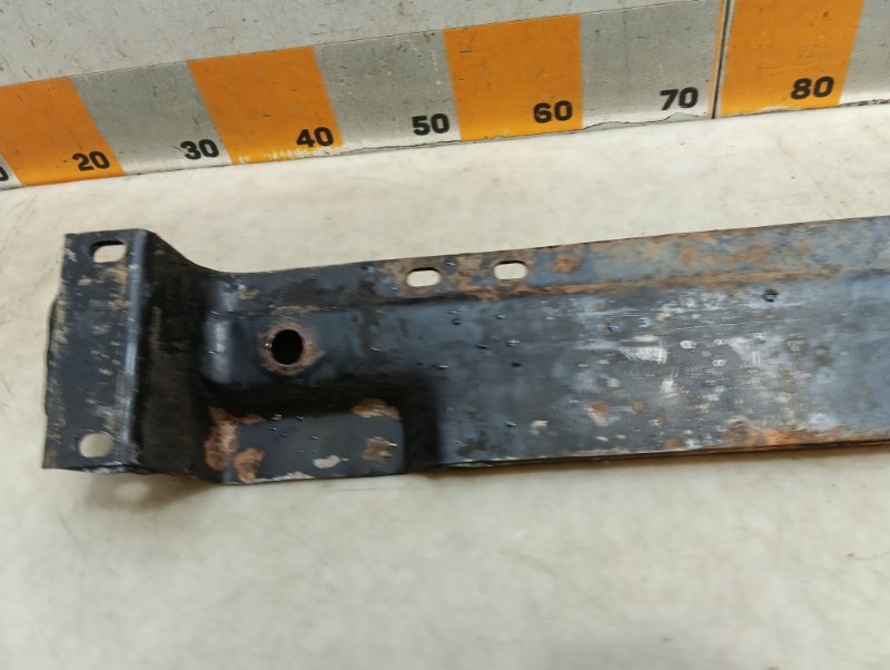 Усилитель переднего бампера