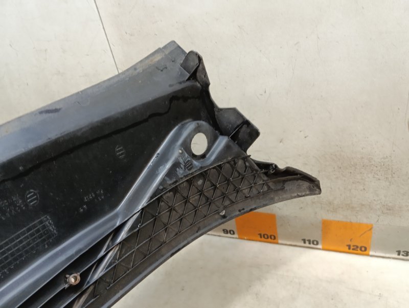 Решетка стеклоочистителей (Жабо)