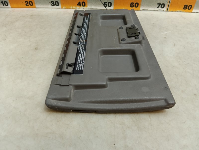 Крышка бардачка