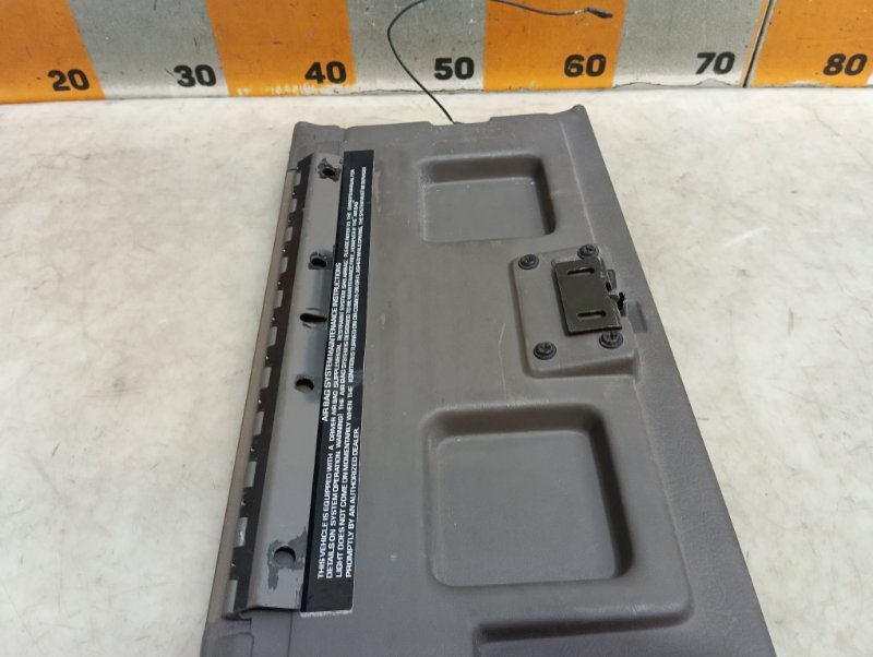 Крышка бардачка