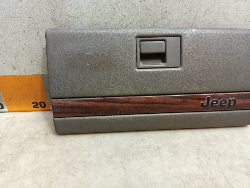 Крышка бардачка