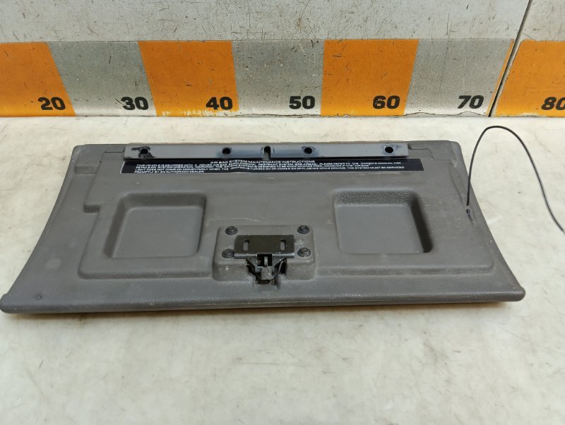 Крышка бардачка