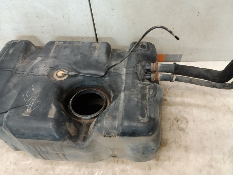 Бак топливный